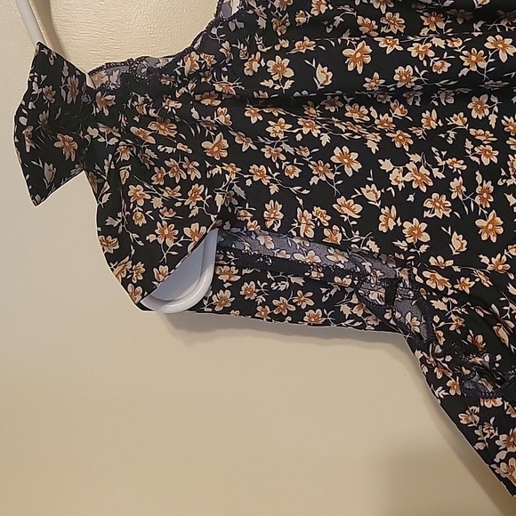 Floral open shoulder blouse - Picture 2 of 2